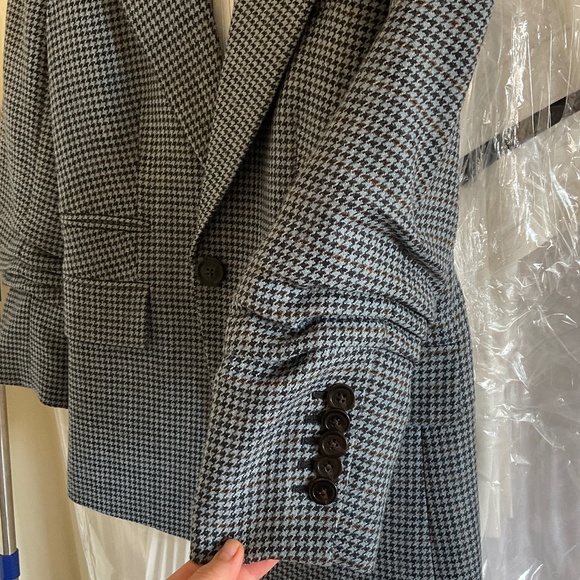 Veronica Beard Battista Houndstooth Check Virgin Wool Jacket with Hooded Dickey. - Picture 5 of 6
